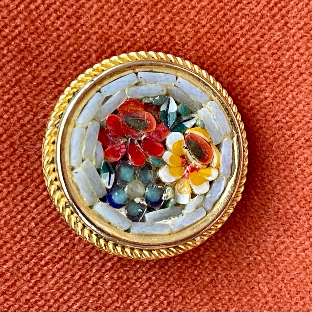 Micro Italian Mosaic Brooch. Gold plated. 1”. Very good condition.  Vintage.